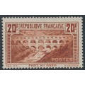 FRANCE - 1929 20Fr red-brown Pont du Gard (type I), perf. 13½:13, MH – Michel # 242A FRANCE - 1929 20Fr red-brown Pont du Gard (type I), perf. 13½:13, MH – Michel # 242A
