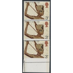 GREAT BRITAIN - 1972 3p Tutankhamun, misplaced perfs error, MNH – SG # 901