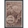 NEW ZEALAND - 1906 5d red-brown Mt. Ruapehu, perf. 14, single watermark, MH – SG # 323a NEW ZEALAND - 1906 5d red-brown Mt. Ruapehu, perf. 14, single watermark, MH – SG # 323a